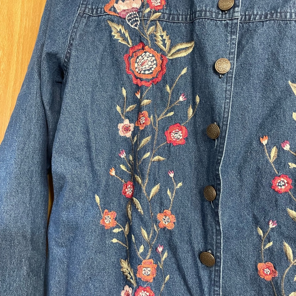 Vintage Denim Jacket with Red Floral Embroidery - Picture 5 of 11